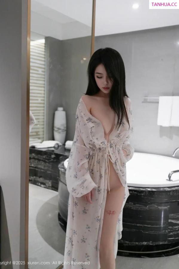   [XiuRen]高清写真图 2025.11.14 No.10988 烧烧小桃 性感长裙第29张图片